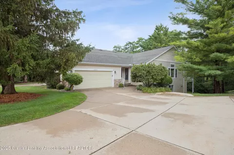 6445 Highland Ridge Dr, East Lansing, MI 48823