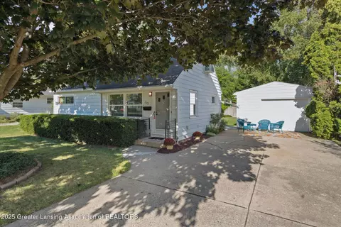 1133 Willow St, Grand Ledge, MI 48837