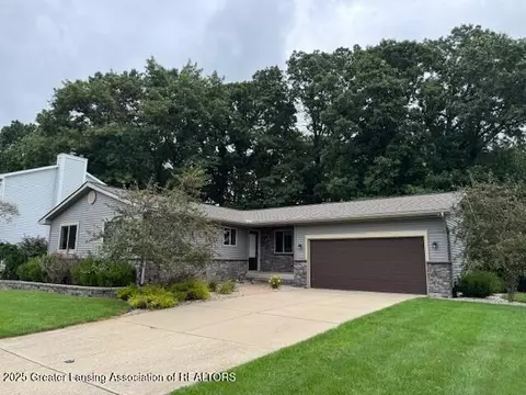 5594 Creekwood Ln, Haslett, MI 48840