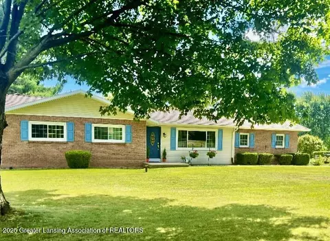 1649 Battle Creek Rd, Charlotte, MI 48813