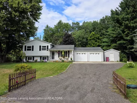 13047 Heather Ln, Perry, MI 48872