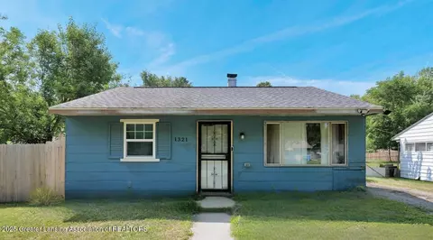 1321 Pompton Cir, Lansing, MI 48910