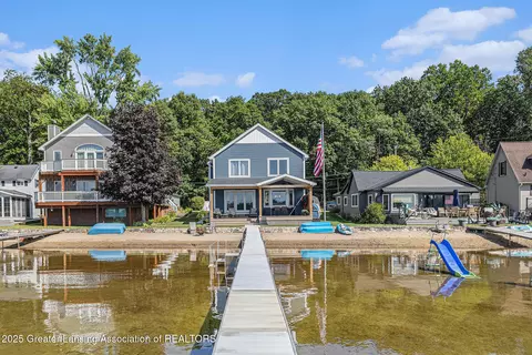 9862 Zukey Dr, Pinckney, MI 48169