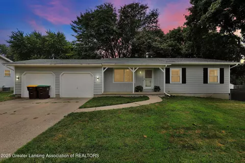 918 Harvest Ln, Lansing, MI 48917