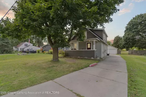 326 Stoner Rd, Lansing, MI 48917