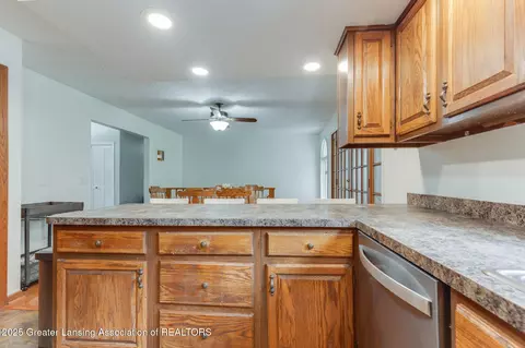 1270 E Twinbrook Dr, Dewitt, MI 48820 photo 23