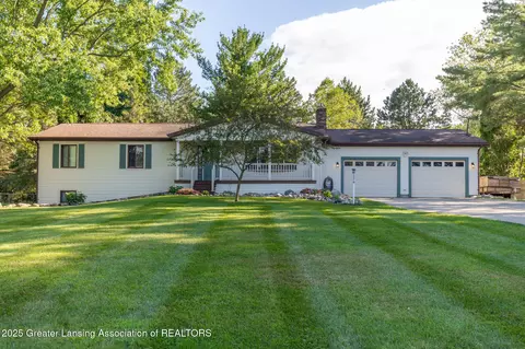1270 E Twinbrook Dr, Dewitt, MI 48820 photo 2