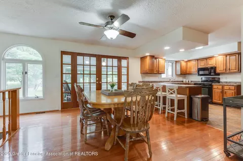 1270 E Twinbrook Dr, Dewitt, MI 48820 photo 19