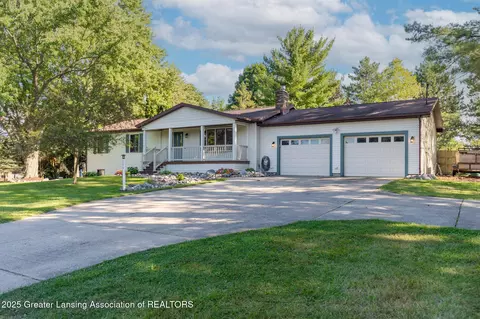 1270 E Twinbrook Dr, Dewitt, MI 48820