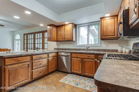 1270 E Twinbrook Dr, Dewitt, MI 48820 photo 22
