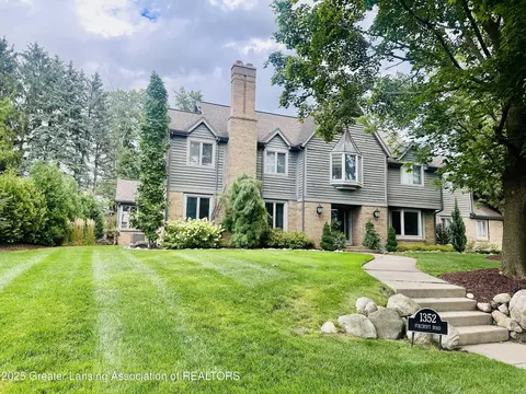 1352 Foxcroft Rd, East Lansing, MI 48823