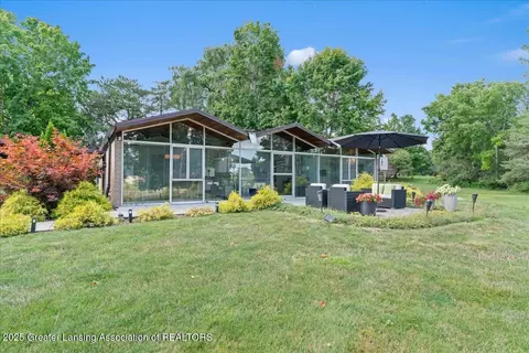 3815 Waverly Hills Rd, Lansing, MI 48917