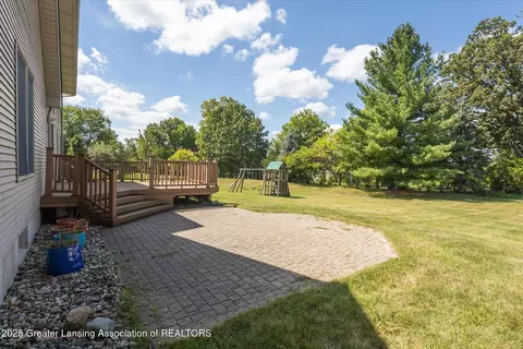 Exterior - 410 Wanilla Ln, Dewitt, MI 48820 photo 2 of 9