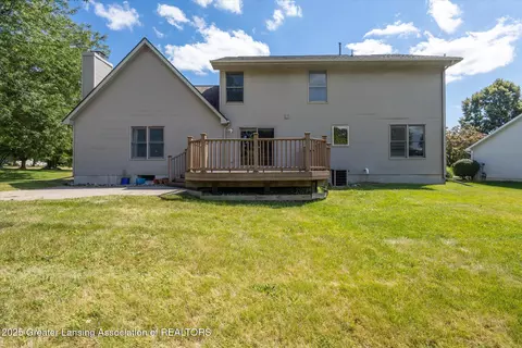 Exterior - 410 Wanilla Ln, Dewitt, MI 48820 photo 6 of 9
