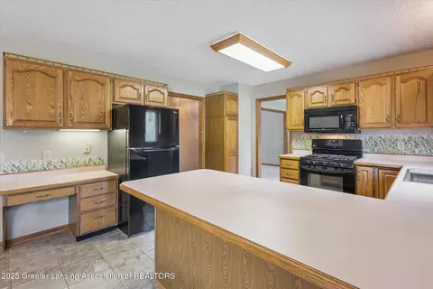 Kitchen - 410 Wanilla Ln, Dewitt, MI 48820 photo 2 of 3