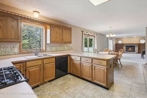 Kitchen - 410 Wanilla Ln, Dewitt, MI 48820 photo 3 of 3