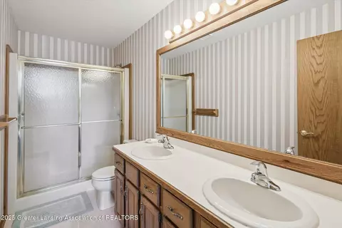 Bath - 410 Wanilla Ln, Dewitt, MI 48820 photo 5 of 7