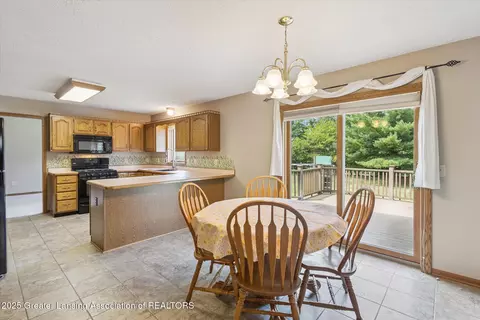 Dining - 410 Wanilla Ln, Dewitt, MI 48820 photo 2 of 2