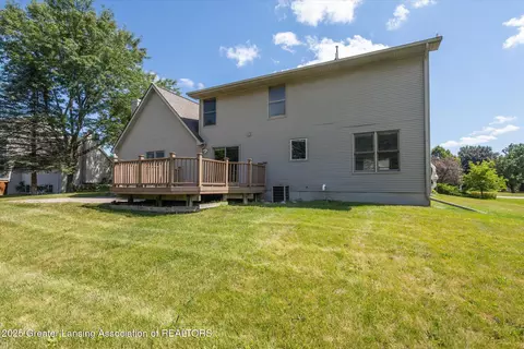 Exterior - 410 Wanilla Ln, Dewitt, MI 48820 photo 7 of 9
