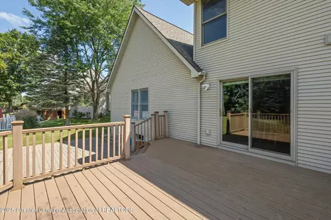 Exterior - 410 Wanilla Ln, Dewitt, MI 48820 photo 4 of 9