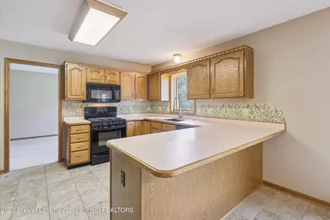 Kitchen - 410 Wanilla Ln, Dewitt, MI 48820 photo 1 of 3