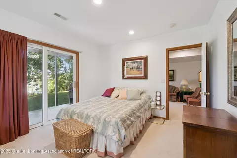 Bedroom - 11246 Lemott Cir, Jerome, MI 49249 photo 7 of 10