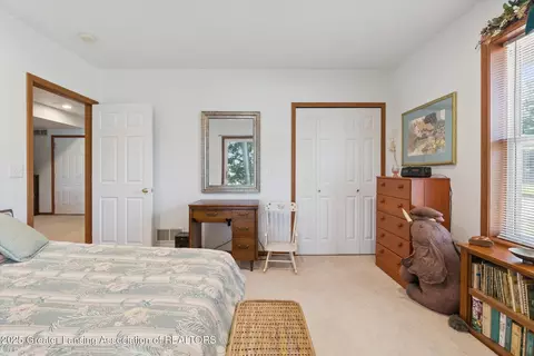 Bedroom - 11246 Lemott Cir, Jerome, MI 49249 photo 8 of 10