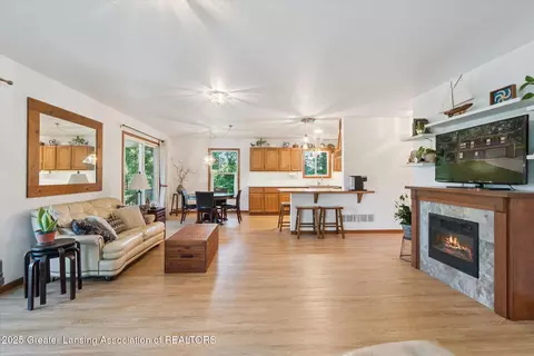Living - 11246 Lemott Cir, Jerome, MI 49249 photo 2 of 2