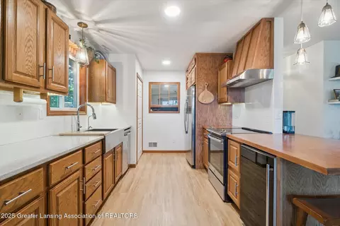 Kitchen - 11246 Lemott Cir, Jerome, MI 49249 photo 2 of 5