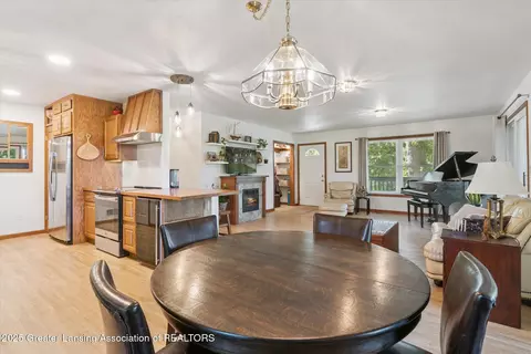 Dining - 11246 Lemott Cir, Jerome, MI 49249 photo 1 of 2