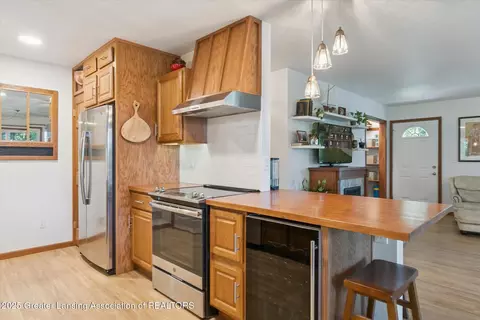Kitchen - 11246 Lemott Cir, Jerome, MI 49249 photo 3 of 5