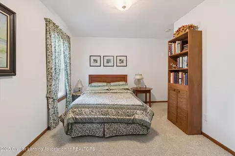 Bedroom - 11246 Lemott Cir, Jerome, MI 49249 photo 4 of 10