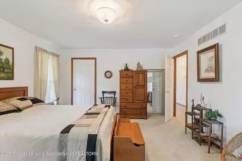 Bedroom - 11246 Lemott Cir, Jerome, MI 49249 photo 3 of 10