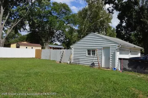 Exterior - 201 E Syringa Dr, Lansing, MI 48910 photo 2 of 4