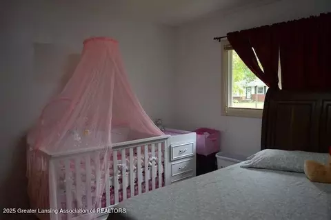 Bedroom - 201 E Syringa Dr, Lansing, MI 48910 photo 2 of 5