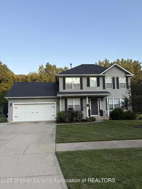 702 N Oakland Dr, Laingsburg, MI 48848