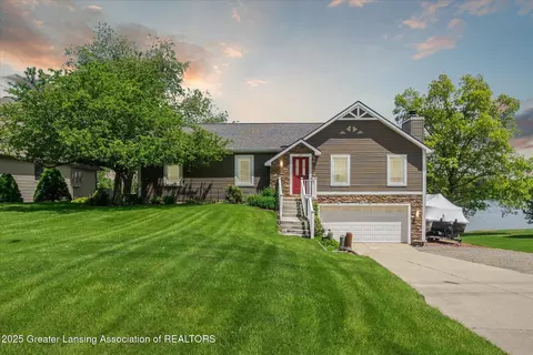 6637 Victoria Shore Dr, Laingsburg, MI 48848