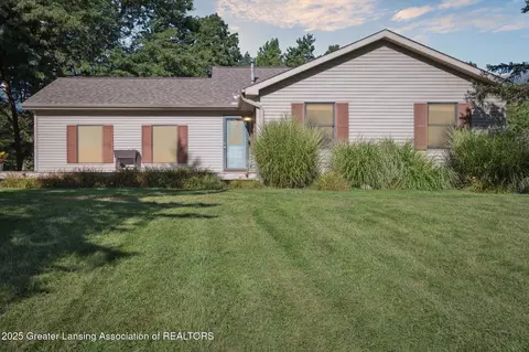 1797 N Michigan Rd, Eaton Rapids, MI 48827