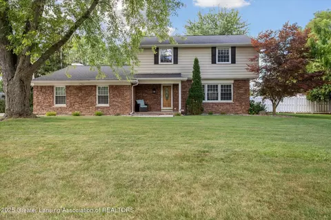1923 Walmar Dr, Lansing, MI 48917