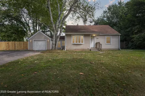 2216 Iroquois Rd, Okemos, MI 48864