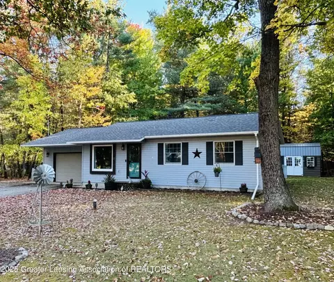 306 Acre Ct, Roscommon, MI 48653