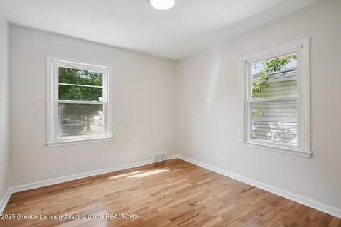 Bedroom - 1925 Forest Ave, Lansing, MI 48910 photo 3 of 5
