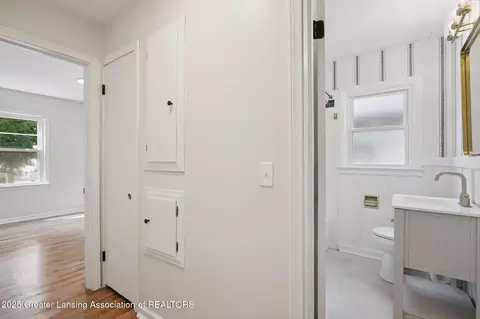Entry Way - 1925 Forest Ave, Lansing, MI 48910 photo 4 of 7