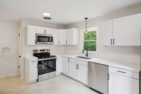 Kitchen - 1925 Forest Ave, Lansing, MI 48910 photo 2 of 2