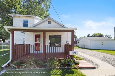 320 Clark St, Grand Ledge, MI 48837