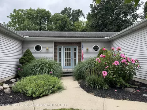 710 Feasel St #A, Eaton Rapids, MI 48827
