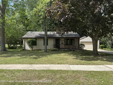 1008 Tulip St, Grand Ledge, MI 48837