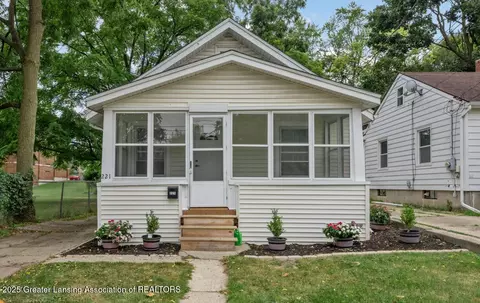 221 N Francis Ave, Lansing, MI 48912