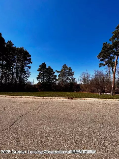 6381 Pine Hollow Dr, East Lansing, MI 48823