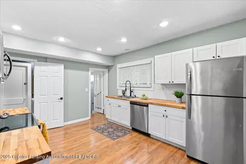516 Bartlett St, Lansing, MI 48915 photo 14
